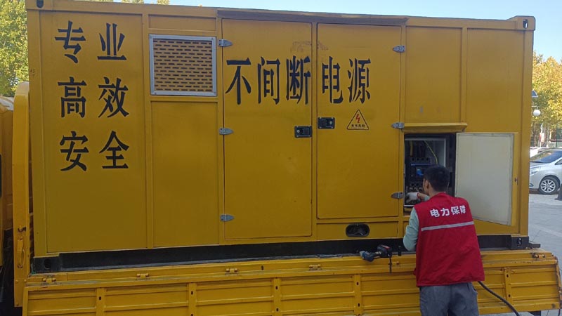 北戴河柴油发电机组和UPS电源配合使用时，如何避免切换过程中的电力中断？